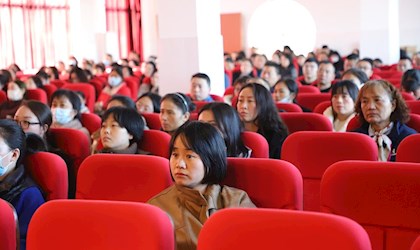 家校双向奔赴，携手共筑未来——高二年级家长会